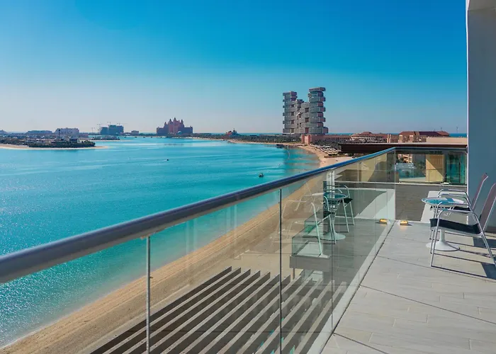 C Central And The PalmHotel Stelle