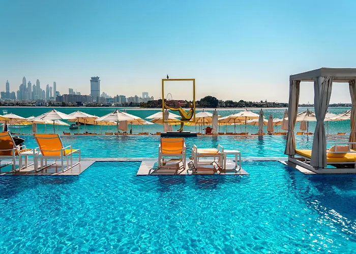 C Central And The PalmHotel Stelle